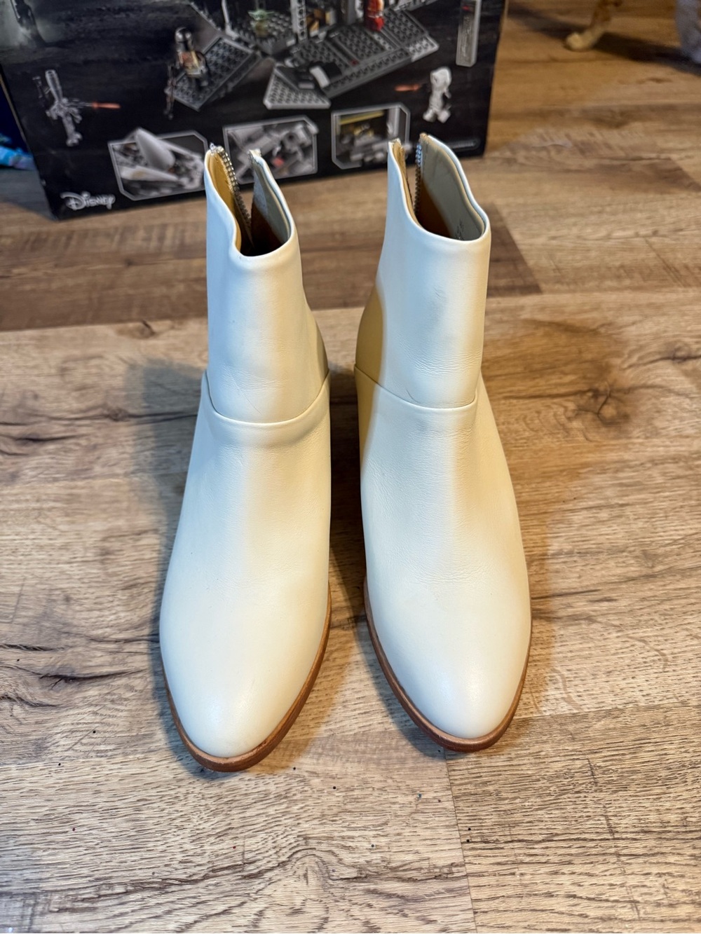 Nisolo Cream Leather Chukka Ankle Boots